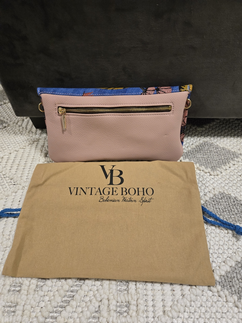 Gucci Blue Tiger Print Clutch - Picture 2 of 2